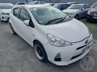 2014 Toyota Aqua Hybrid Hatch Photo