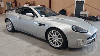 2005 Aston Martin V12 Vanquish Coupe 2D Coupé Photo