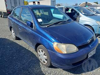 2000 Toyota Platz Sedan Photo