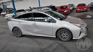 2016 Toyota Prius Hatch Photo