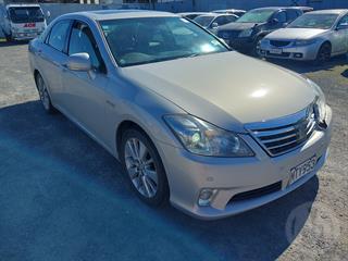 2012 Toyota Crown Hybrid Sedan Photo