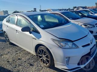 2012 Toyota Prius Hatch Photo