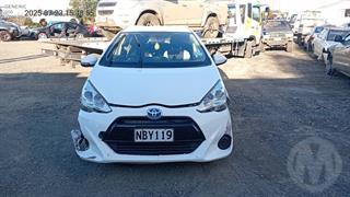 2015 Toyota Aqua Hybrid Hatch Photo