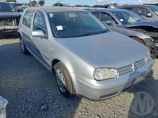 2004 Volkswagen Golf Hatch Photo