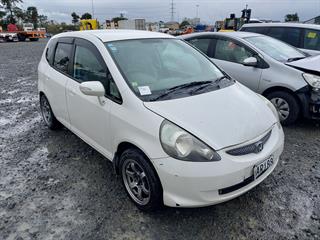 2005 Honda fit Hatch Photo
