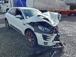 2017 Porsche Macan 2.0P/4WD/7AT Station Wagon Photo