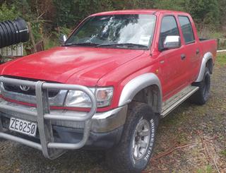 2002 Toyota Hilux Utility Photo