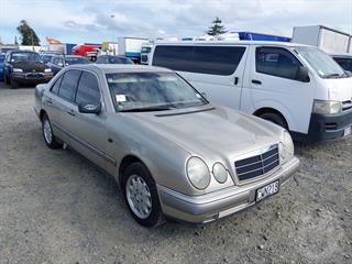1997 Mercedes-Benz E200 Sedan Photo