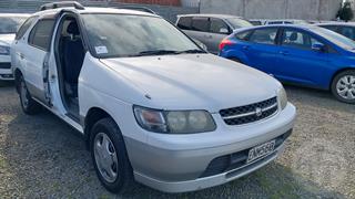 1998 Nissan Rnessa Station Wagon Photo