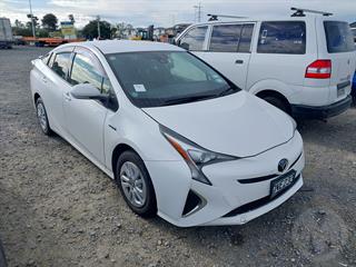 2018 Toyota Prius Hatch Photo