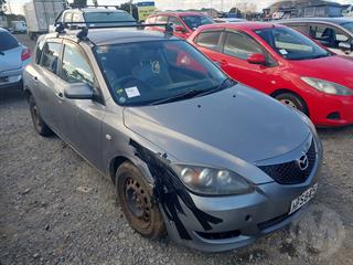 2005 Mazda Axela Station Wagon Photo