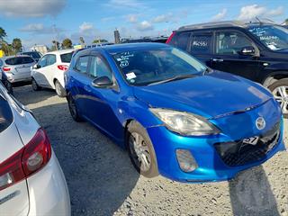 2013 Mazda Axela Hatch Photo