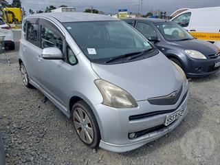 2005 Toyota Ractis Station Wagon Photo
