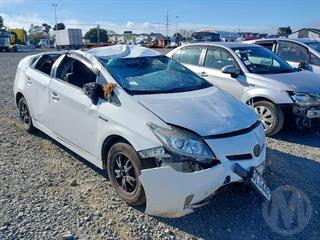 2014 Toyota Prius Hybrid Hatch Photo