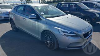 2017 Volvo V40 T4 Momentum 2.0P/6A Hatch Photo