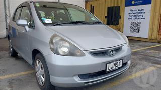 2004 Honda fit Hatch Photo