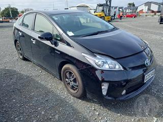2015 Toyota Prius Hatch Photo