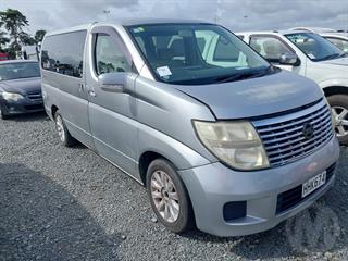 2004 Nissan Elgrand Station Wagon Photo