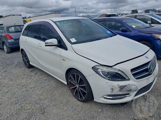 2012 Mercedes-Benz B180 Hatch Photo