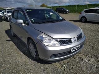 2004 Nissan Tiida Hatch Photo