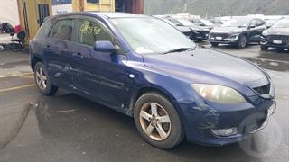 2004 Mazda Axela Hatch Photo