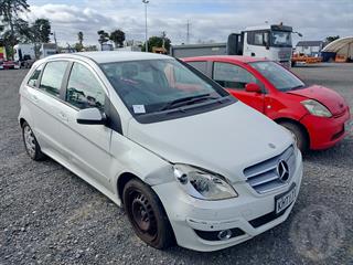 2011 Mercedes-Benz B180 Hatch Photo