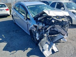 2014 Toyota Prius Hatch Photo
