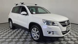 2011 Volkswagen Tiguan 5D Station Wagon Photo