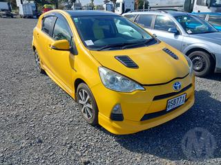 2013 Toyota Aqua Hybrid Hatch Photo