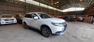 2016 Mitsubishi Outlander LS 2.0P/CVT Station Wagon Photo