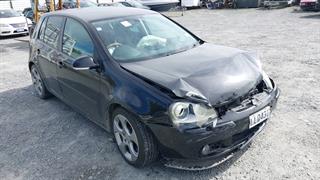 2005 Volkswagen Golf Hatch Photo