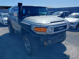 2011 Toyota FJ Cruiser 4.0P SUV/5 Station Wagon Photo
