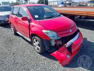2004 Toyota IST Hatch Photo