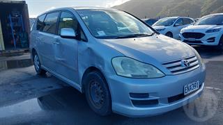 2004 Toyota Ipsum 240i Station Wagon Photo