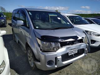 2011 Mitsubishi Delica D-5 Station Wagon Photo