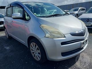 2006 Toyota Ractis Station Wagon Photo