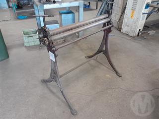A&t. Burt 900mm Manual Sheetmetal R Engineering Equipment Photo