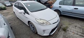 2012 Toyota Prius Hatch Photo