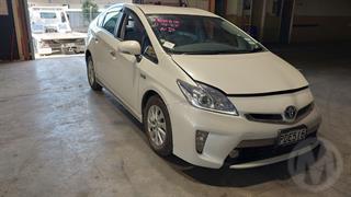 2015 Toyota Prius Hatch Photo