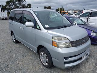 2006 Toyota Voxy Station Wagon Photo