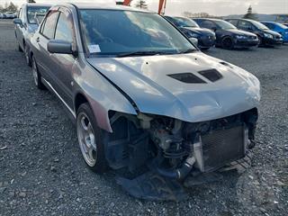 2002 Mitsubishi Lancer Evolution Sedan Photo