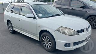 2003 Nissan Wingroad Station Wagon Photo