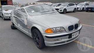 2000 BMW 330i Sedan Sedan Photo