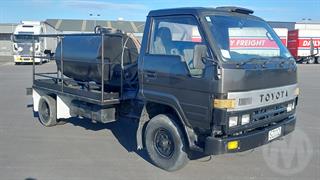 1990 Toyota Toyoace Tanker Photo