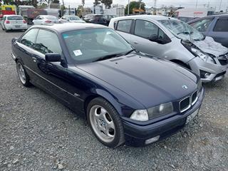 1994 BMW 325i Sedan Photo