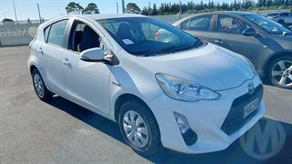 2016 Toyota Aqua Hybrid Hatch Photo
