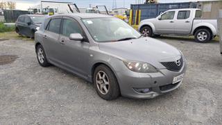 2004 Mazda Axela Hatch Photo