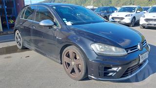 2014 Volkswagen Golf 5D Hatch Photo