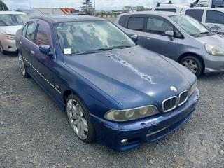 2000 BMW 528i Sedan Photo