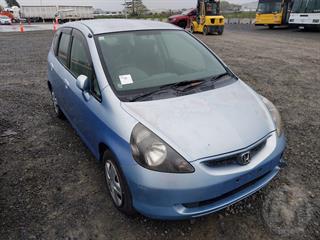 2004 Honda fit Hatch Photo